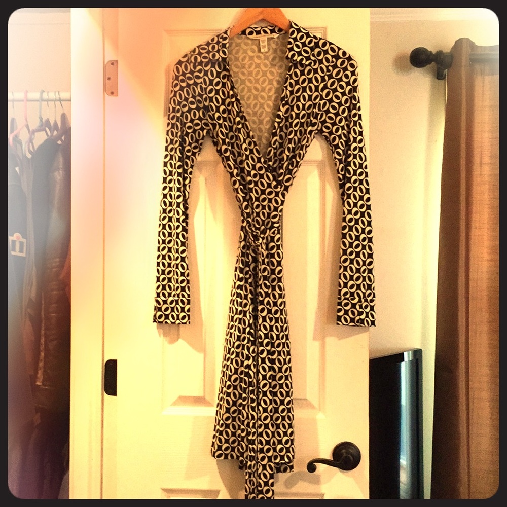 Diane Von Furstenberg 100% Silk Wrap Dress